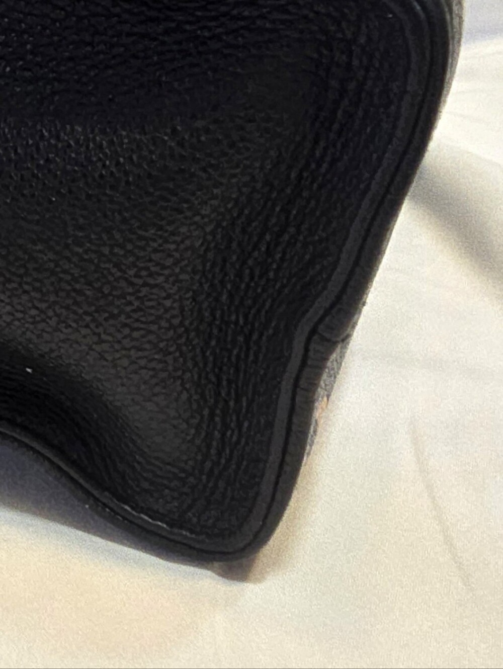 Authentic Louis Vuitton OnTheGo PM - Picture 4 of 16